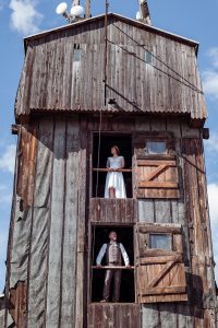 brautpaar auf Windmühle, fotograf hochzeit Magdeburg